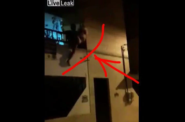 Σχιζοφρενής πετάει τη μάνα του από το μπαλκόνι (σκληρό βίντεο)